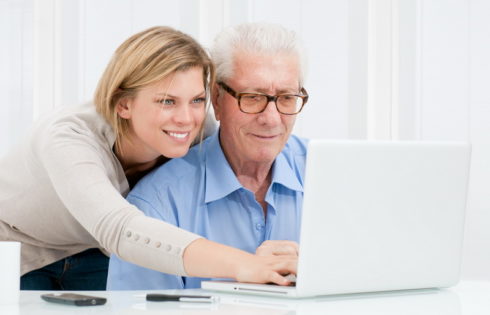Πώς να μάθεις στους παππούδες σου να χρησιμοποιούν την τεχνολογία